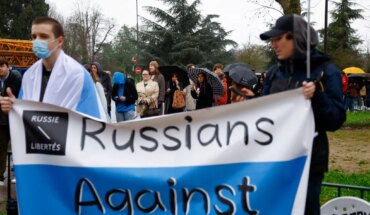 Midday Against Putin: Massive Protests in Russian Elections