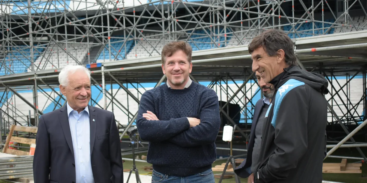 Alejandro Domínguez visitó los estadios de Racing y Boca para evalularlos como posibles sedes de la final de la Copa Libertadores 2024