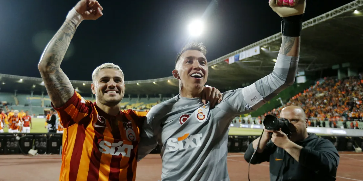 Insólito final en el fútbol turco: Icardi anotó y el Galatasaray se consagró campeón tras el abandono de su rival