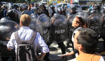 Paro docente: la policía arrojó gas pimienta a los manifestantes