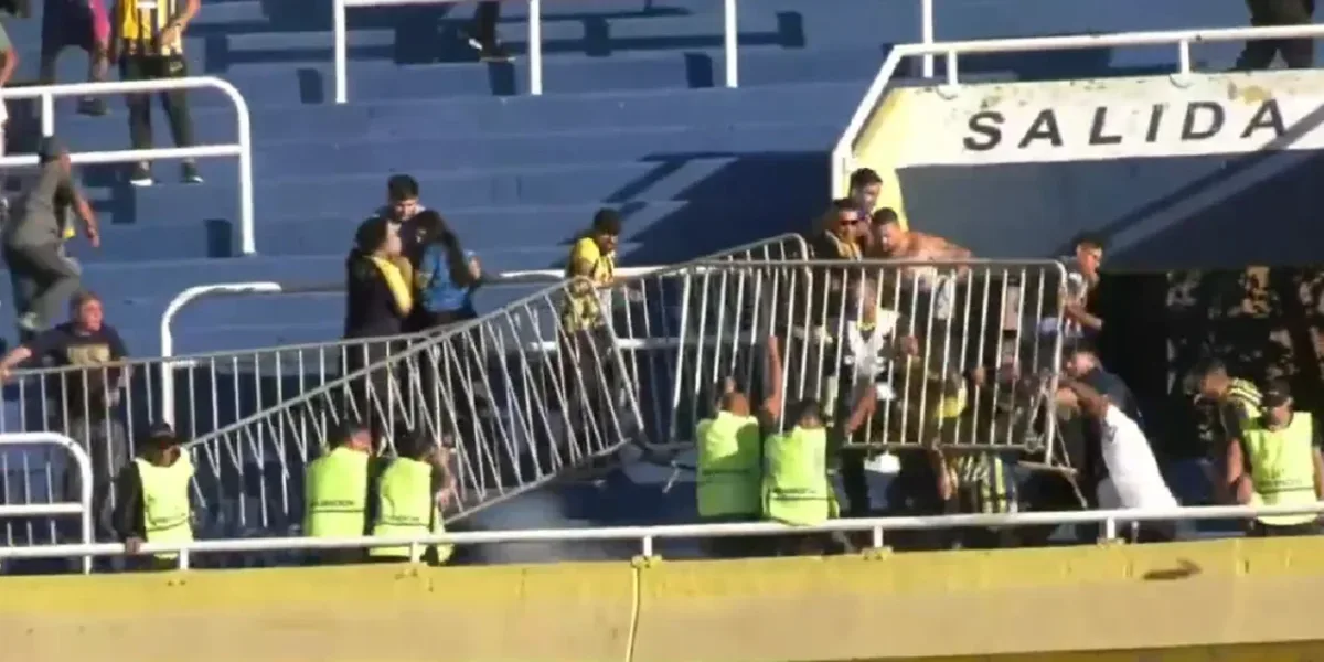 There were incidents between fans of Rosario Central and Peñarol before the Copa Libertadores match