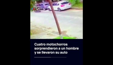 Video: Motochorros soprendieron a un hombre cunando llegaba a su casa y se llevaron el auto en Castelar