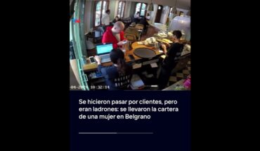 Video: Se hicieron pasar por clientes, pero eran ladrones: se llevaron la cartera de una mujer en Belgrano