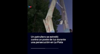 Video: Un patrullero se estrelló contra un poste de luz durante una persecución en La Plata I #Shorts