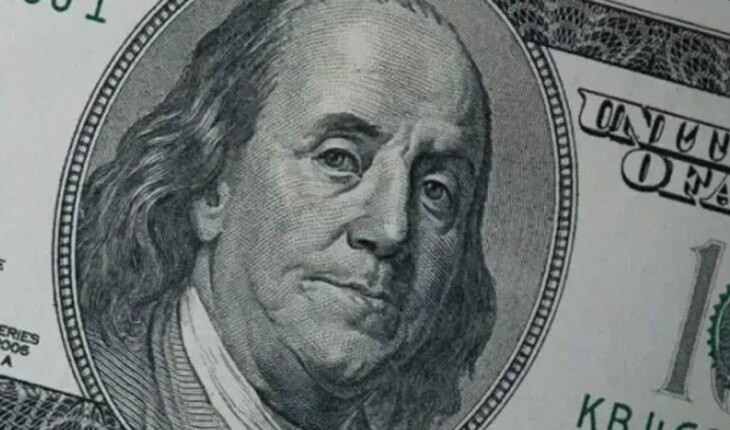 El dólar blue cotiza a $1300 y alcanza un nuevo récord