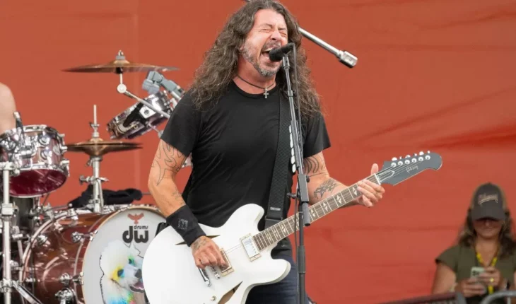 Foo Fighters invita a un legendario músico del rock clásico al escenario — Rock&Pop