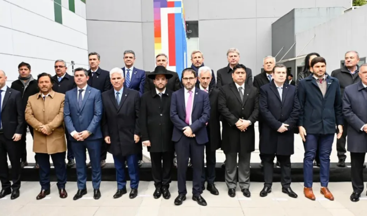 Gobernadores participaron del Encuentro federal por la memoria en la sede de la AMIA