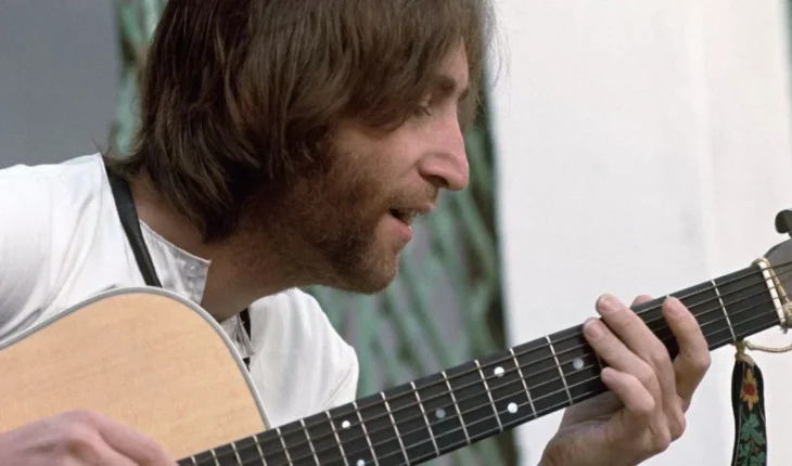 La canción de John Lennon que fue rechazada por The Beatles y se convirtió en un éxito solista — Rock&Pop