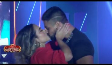 Video: André y Ayleen confirman su relación con tremendo beso | Bailadísimo 2024