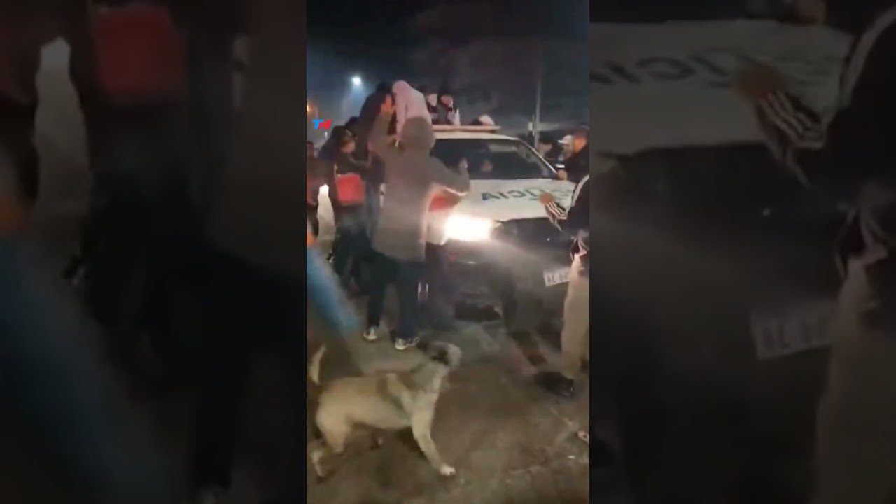 DESCONTROL EN LA MATANZA: vecinos festejaron arriba de un patrullero con dos policías