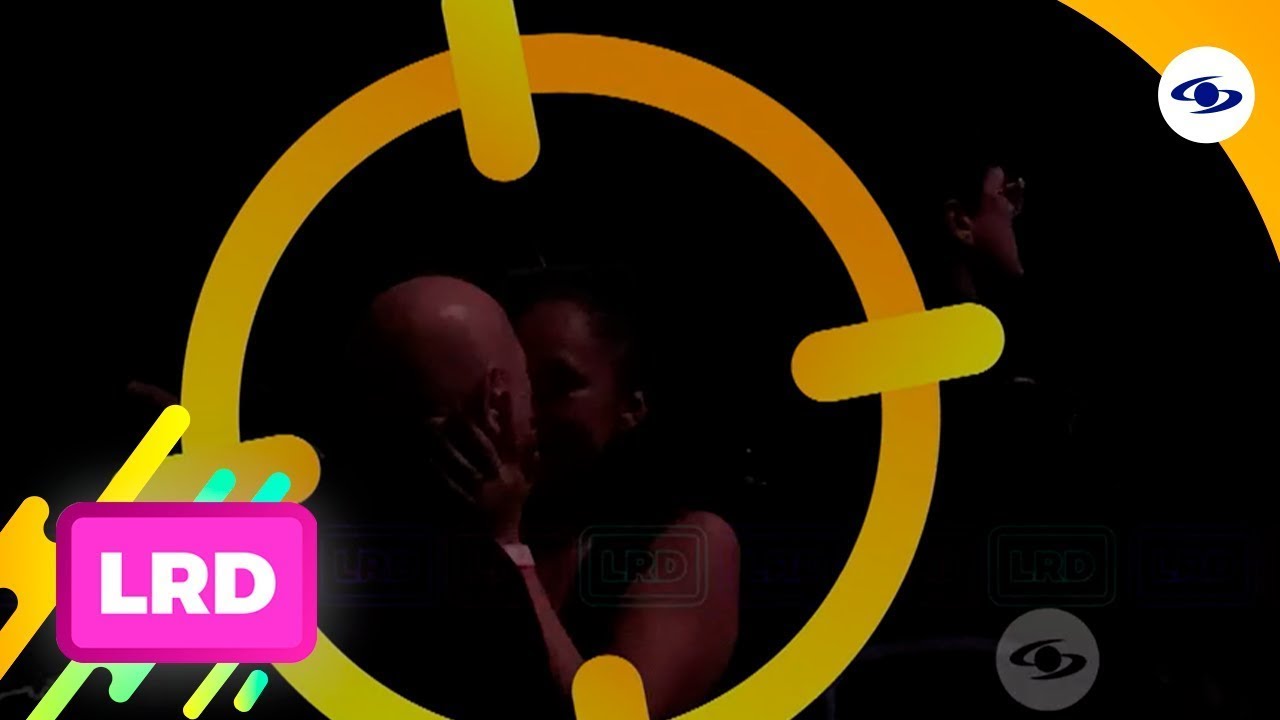 La Red: El Fisgón encontró a un famoso cantante besando a una misteriosa mujer - Caracol TV